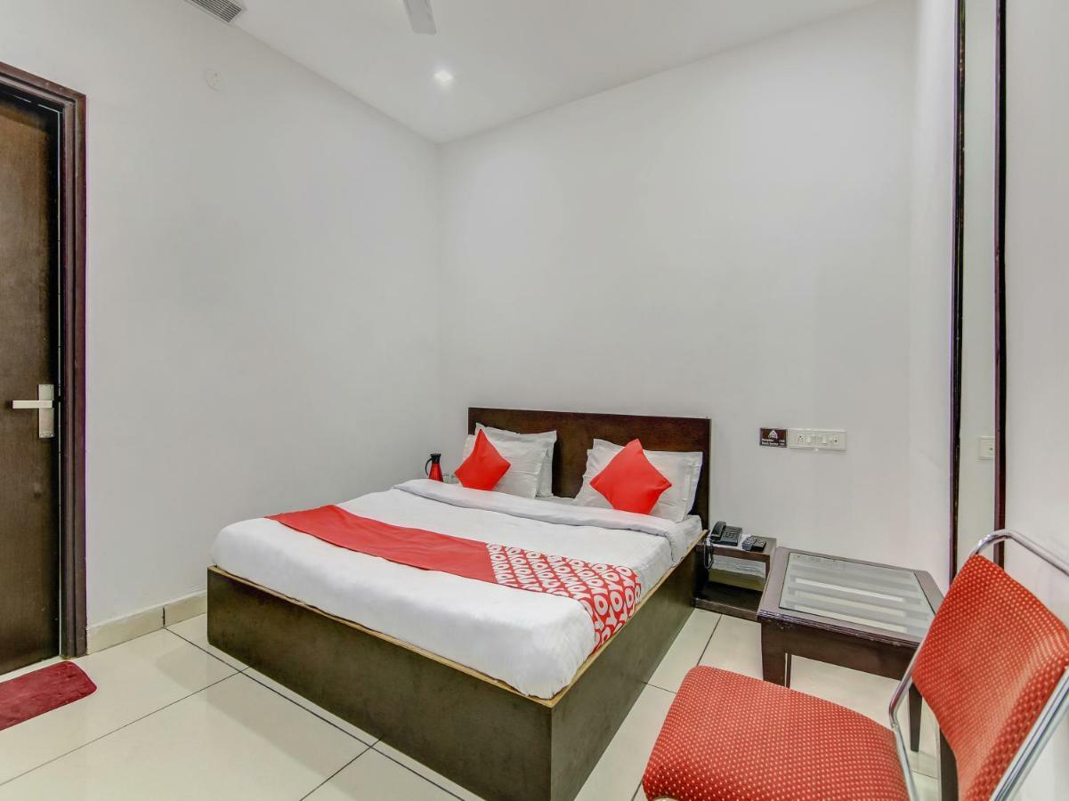 Oyo 27999 Hotel Deep Sirsa Экстерьер фото