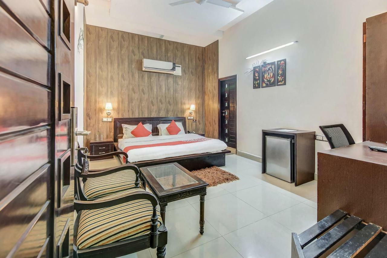 Oyo 27999 Hotel Deep Sirsa Экстерьер фото
